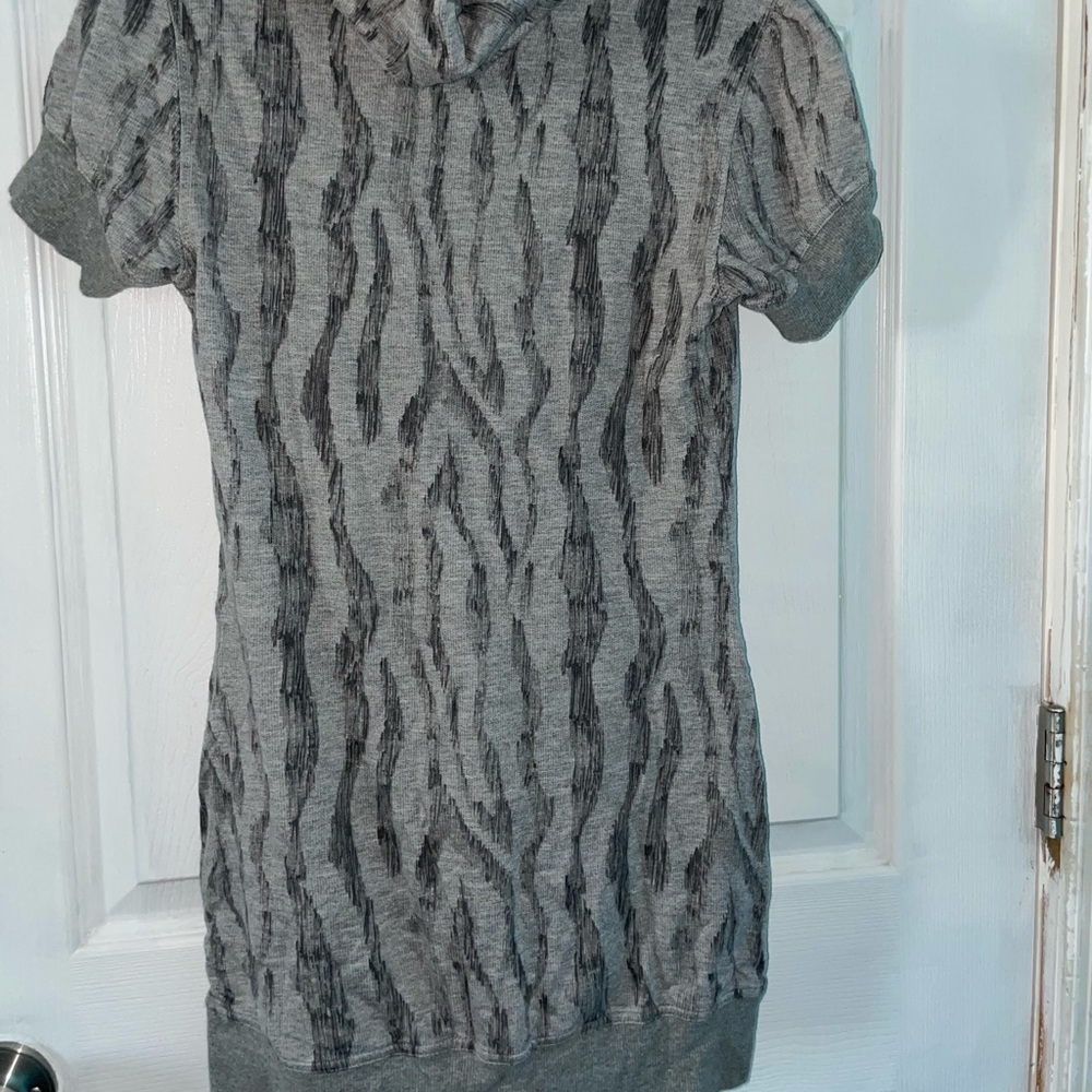 Short sleeve hoodie